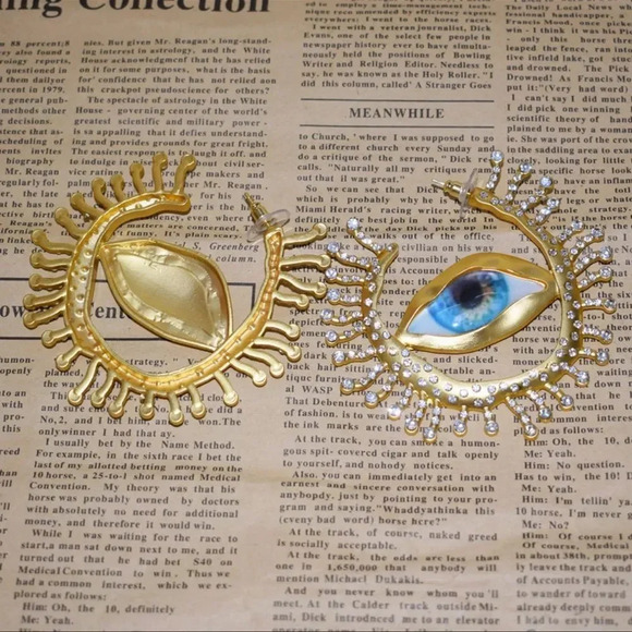 GAZE HOOP GOLD EYES EARRINGS - Picture 10 of 16